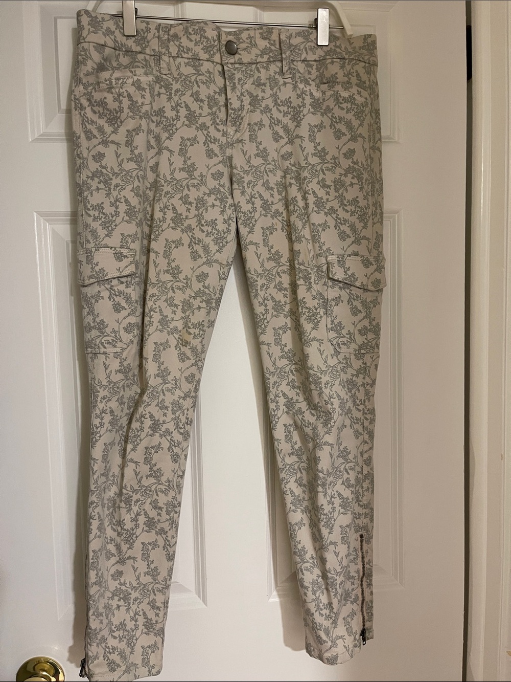 Level 99 Cream Skinny Cargo Jeans with Gray Floral Print